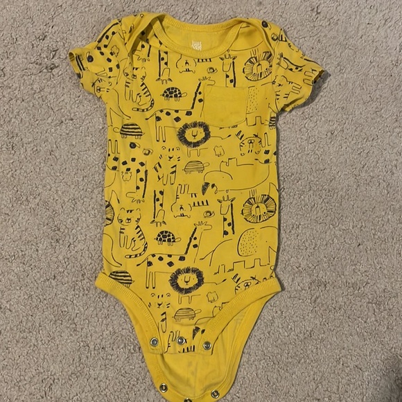 Baby Boy 12M Short Sleeve Onesie Bundle (5) - Picture 2 of 12